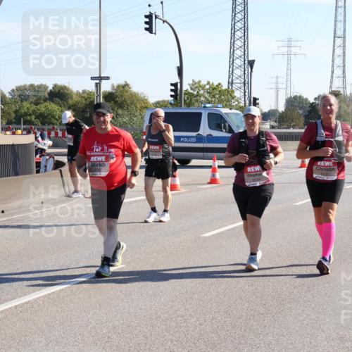 03.10.2025 - Köhlbrandbrückenlauf Julia Fischer http://msf.ph/oto/9004403 03.10.2025 12:25:07 Position 3 5736, 6134, 6135 meine-sportfotos.de