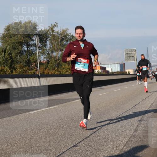 03.10.2025 - Köhlbrandbrückenlauf Luisa Fischer http://msf.ph/oto/9004412 03.10.2025 10:46:07 Position 3 2302 meine-sportfotos.de