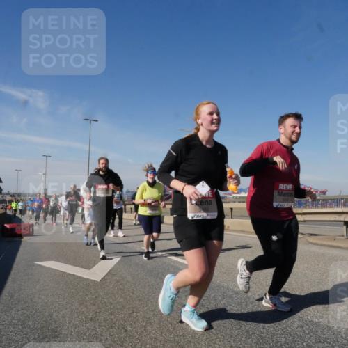 03.10.2025 - Köhlbrandbrückenlauf Matties Gatica Varas http://msf.ph/oto/9004420 03.10.2025 12:58:12 Position 2 5482, 118 meine-sportfotos.de