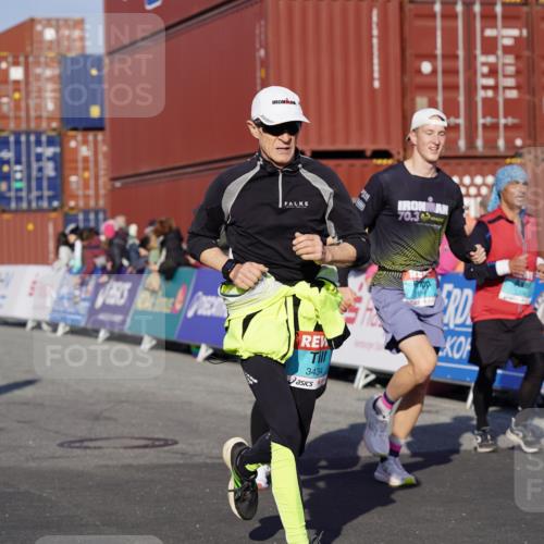 03.10.2025 - Köhlbrandbrückenlauf Michael Burmester http://msf.ph/oto/9004432 03.10.2025 10:07:09 Ziel 1134, 1189, 1208, 1486, 1496, 1519, 1628, 1730, 2671, 2794, 2903, 2981, 2983, 3434, 3603 meine-sportfotos.de