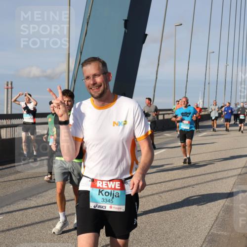 03.10.2025 - Köhlbrandbrückenlauf Julia Fischer http://msf.ph/oto/9004438 03.10.2025 09:48:47 Position 2 3345 meine-sportfotos.de