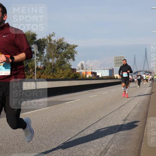 03.10.2025 - Köhlbrandbrückenlauf Luisa Fischer http://msf.ph/oto/9004443 03.10.2025 10:46:08 Position 3 2302 meine-sportfotos.de
