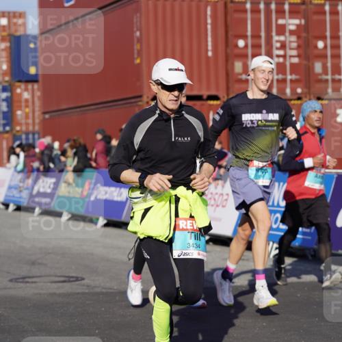 03.10.2025 - Köhlbrandbrückenlauf Michael Burmester http://msf.ph/oto/9004444 03.10.2025 10:07:09 Ziel 1134, 1189, 1208, 1486, 1496, 1519, 1628, 1730, 2671, 2794, 2903, 2981, 2983, 3434, 3603 meine-sportfotos.de
