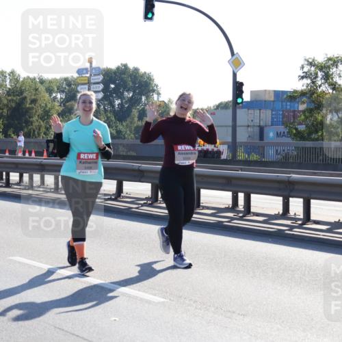 03.10.2025 - Köhlbrandbrückenlauf Julia Fischer http://msf.ph/oto/9004451 03.10.2025 12:25:49 Position 3 5499, 5559 meine-sportfotos.de