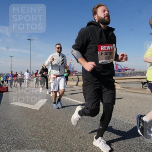 03.10.2025 - Köhlbrandbrückenlauf Matties Gatica Varas http://msf.ph/oto/9004452 03.10.2025 12:58:14 Position 2 4767, 50 meine-sportfotos.de