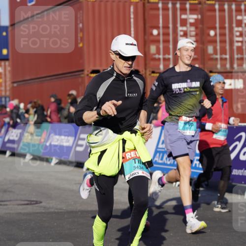 03.10.2025 - Köhlbrandbrückenlauf Michael Burmester http://msf.ph/oto/9004455 03.10.2025 10:07:09 Ziel 1134, 1189, 1208, 1486, 1496, 1519, 1628, 1730, 2671, 2794, 2903, 2981, 2983, 3434, 3603 meine-sportfotos.de