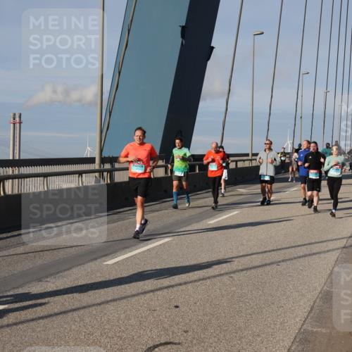 03.10.2025 - Köhlbrandbrückenlauf Julia Fischer http://msf.ph/oto/9004460 03.10.2025 09:48:52 Position 2 1015 meine-sportfotos.de
