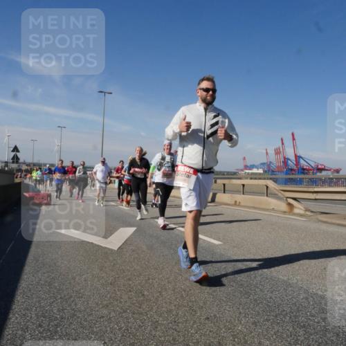 03.10.2025 - Köhlbrandbrückenlauf Matties Gatica Varas http://msf.ph/oto/9004461 03.10.2025 12:58:14 Position 2 4498 meine-sportfotos.de