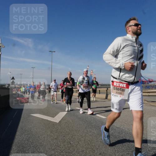 03.10.2025 - Köhlbrandbrückenlauf Matties Gatica Varas http://msf.ph/oto/9004470 03.10.2025 12:58:15 Position 2 4498, 18 meine-sportfotos.de