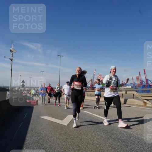 03.10.2025 - Köhlbrandbrückenlauf Matties Gatica Varas http://msf.ph/oto/9004482 03.10.2025 12:58:16 Position 2 4322 meine-sportfotos.de