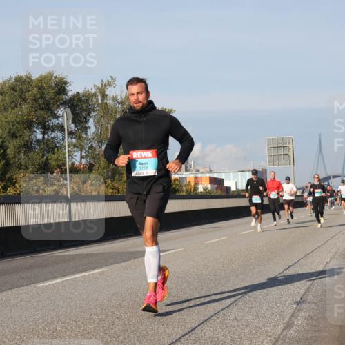 03.10.2025 - Köhlbrandbrückenlauf Luisa Fischer http://msf.ph/oto/9004499 03.10.2025 10:46:12 Position 3 3718 meine-sportfotos.de