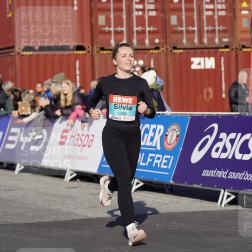 03.10.2025 - Köhlbrandbrückenlauf Michael Burmester http://msf.ph/oto/9004502 03.10.2025 10:07:13 Ziel 1134, 1208, 1486, 1519, 3300, 3434, 3603 meine-sportfotos.de