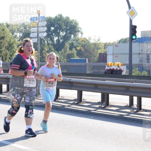 03.10.2025 - Köhlbrandbrückenlauf Julia Fischer http://msf.ph/oto/9004503 03.10.2025 12:26:02 Position 3 5315, 5612, 5611 meine-sportfotos.de