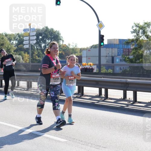 03.10.2025 - Köhlbrandbrückenlauf Julia Fischer http://msf.ph/oto/9004509 03.10.2025 12:26:03 Position 3 5612, 5611 meine-sportfotos.de