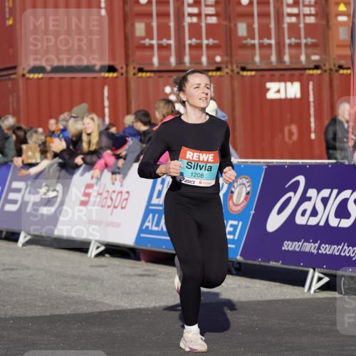 03.10.2025 - Köhlbrandbrückenlauf Michael Burmester http://msf.ph/oto/9004512 03.10.2025 10:07:13 Ziel 1134, 1208, 1486, 1519, 3300, 3434, 3603 meine-sportfotos.de