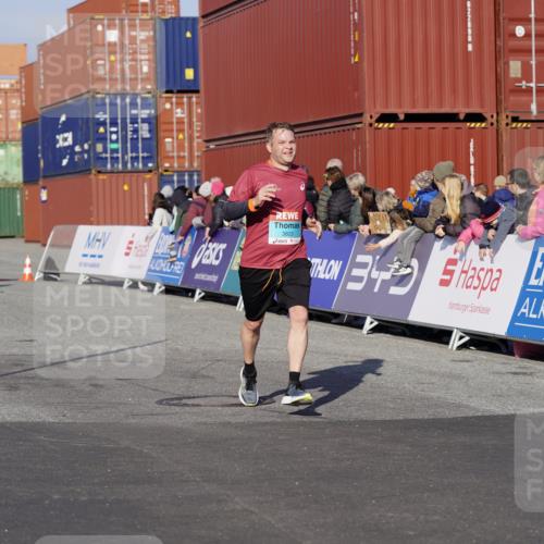 03.10.2025 - Köhlbrandbrückenlauf Michael Burmester http://msf.ph/oto/9004522 03.10.2025 10:07:14 Ziel 1134, 1208, 1486, 1519, 3300, 3603 meine-sportfotos.de
