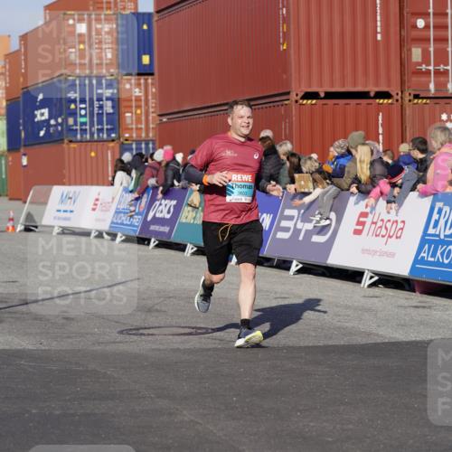 03.10.2025 - Köhlbrandbrückenlauf Michael Burmester http://msf.ph/oto/9004532 03.10.2025 10:07:14 Ziel 1134, 1208, 1486, 1519, 3300, 3603 meine-sportfotos.de