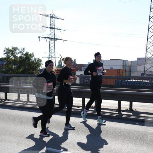 03.10.2025 - Köhlbrandbrückenlauf Julia Fischer http://msf.ph/oto/9004539 03.10.2025 12:26:07 Position 3 5271 meine-sportfotos.de