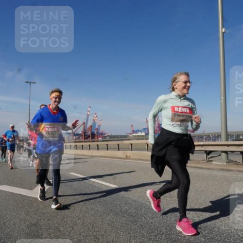 03.10.2025 - Köhlbrandbrückenlauf Matties Gatica Varas http://msf.ph/oto/9004544 03.10.2025 12:58:20 Position 2 515, 598 meine-sportfotos.de