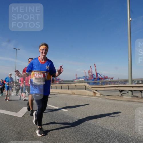 03.10.2025 - Köhlbrandbrückenlauf Matties Gatica Varas http://msf.ph/oto/9004550 03.10.2025 12:58:21 Position 2 5158 meine-sportfotos.de
