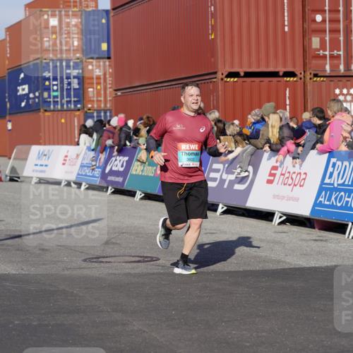 03.10.2025 - Köhlbrandbrückenlauf Michael Burmester http://msf.ph/oto/9004551 03.10.2025 10:07:14 Ziel 1134, 1208, 1486, 1519, 3300, 3603 meine-sportfotos.de