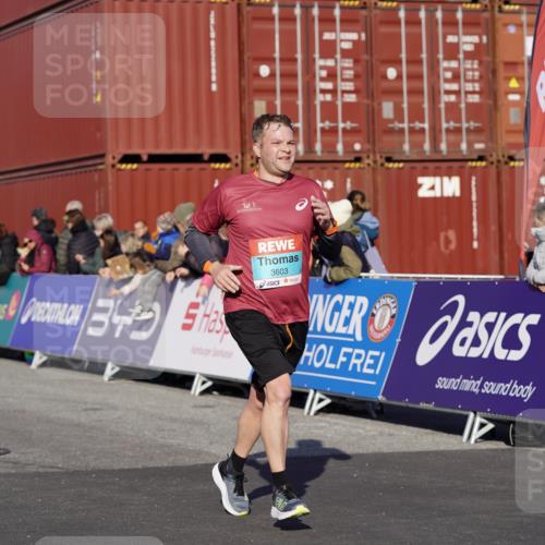 03.10.2025 - Köhlbrandbrückenlauf Michael Burmester http://msf.ph/oto/9004562 03.10.2025 10:07:15 Ziel 1148, 1208, 1486, 1519, 3300, 3603 meine-sportfotos.de