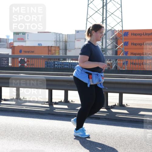 03.10.2025 - Köhlbrandbrückenlauf Julia Fischer http://msf.ph/oto/9004564 03.10.2025 12:26:25 Position 3  meine-sportfotos.de
