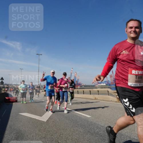 03.10.2025 - Köhlbrandbrückenlauf Matties Gatica Varas http://msf.ph/oto/9004573 03.10.2025 12:58:22 Position 2 6460 meine-sportfotos.de