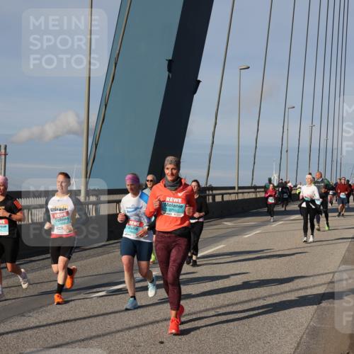 03.10.2025 - Köhlbrandbrückenlauf Julia Fischer http://msf.ph/oto/9004574 03.10.2025 09:49:14 Position 2 1314, 1640, 2790 meine-sportfotos.de