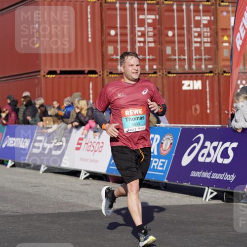 03.10.2025 - Köhlbrandbrückenlauf Michael Burmester http://msf.ph/oto/9004577 03.10.2025 10:07:15 Ziel 1148, 1208, 1486, 1519, 3300, 3603 meine-sportfotos.de