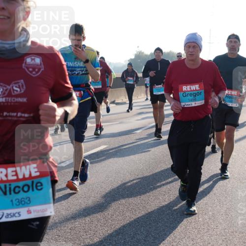 03.10.2025 - Köhlbrandbrückenlauf Fabian Wolf http://msf.ph/oto/9004578 03.10.2025 09:18:49 Position 3 1363, 1498, 1501 meine-sportfotos.de