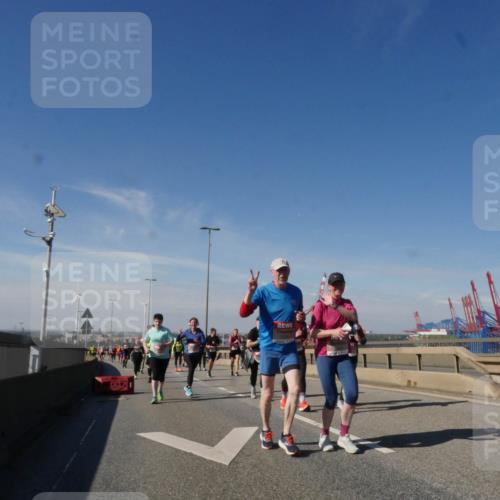 03.10.2025 - Köhlbrandbrückenlauf Matties Gatica Varas http://msf.ph/oto/9004580 03.10.2025 12:58:23 Position 2  meine-sportfotos.de