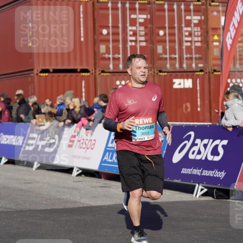 03.10.2025 - Köhlbrandbrückenlauf Michael Burmester http://msf.ph/oto/9004589 03.10.2025 10:07:15 Ziel 1148, 1208, 1486, 1519, 3300, 3603 meine-sportfotos.de