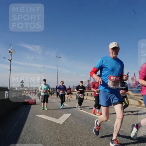 03.10.2025 - Köhlbrandbrückenlauf Matties Gatica Varas http://msf.ph/oto/9004591 03.10.2025 12:58:24 Position 2 6215 meine-sportfotos.de