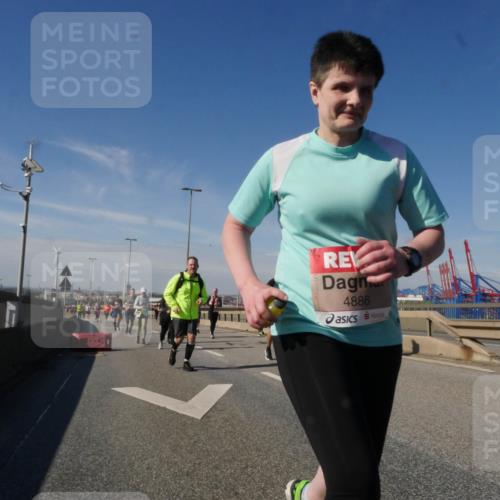 03.10.2025 - Köhlbrandbrückenlauf Matties Gatica Varas http://msf.ph/oto/9004630 03.10.2025 12:58:27 Position 2 4886 meine-sportfotos.de