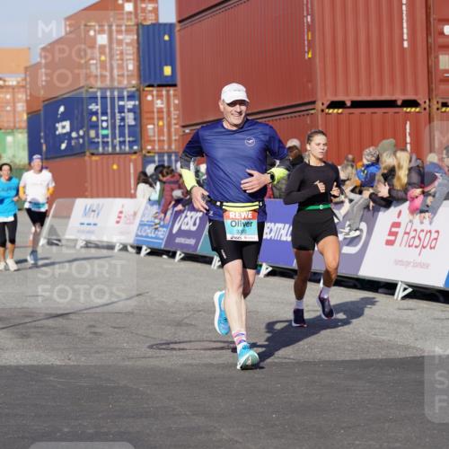 03.10.2025 - Köhlbrandbrückenlauf Michael Burmester http://msf.ph/oto/9004631 03.10.2025 10:07:19 Ziel 1148, 1410, 2696, 2761, 3300, 3425, 3426, 3603 meine-sportfotos.de
