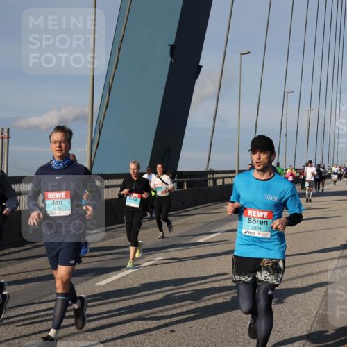 03.10.2025 - Köhlbrandbrückenlauf Julia Fischer http://msf.ph/oto/9004632 03.10.2025 09:49:29 Position 2 1438, 1439, 3394 meine-sportfotos.de
