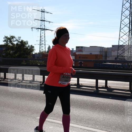 03.10.2025 - Köhlbrandbrückenlauf Julia Fischer http://msf.ph/oto/9004635 03.10.2025 12:27:10 Position 3 5860 meine-sportfotos.de