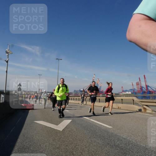 03.10.2025 - Köhlbrandbrückenlauf Matties Gatica Varas http://msf.ph/oto/9004637 03.10.2025 12:58:27 Position 2  meine-sportfotos.de