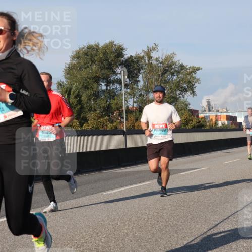 03.10.2025 - Köhlbrandbrückenlauf Luisa Fischer http://msf.ph/oto/9004642 03.10.2025 10:46:20 Position 3 3174, 3358, 1271 meine-sportfotos.de