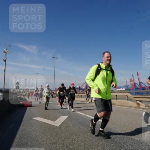 03.10.2025 - Köhlbrandbrückenlauf Matties Gatica Varas http://msf.ph/oto/9004658 03.10.2025 12:58:29 Position 2  meine-sportfotos.de