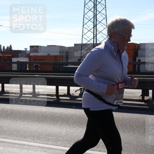 03.10.2025 - Köhlbrandbrückenlauf Julia Fischer http://msf.ph/oto/9004660 03.10.2025 12:27:18 Position 3  meine-sportfotos.de