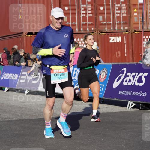 03.10.2025 - Köhlbrandbrückenlauf Michael Burmester http://msf.ph/oto/9004664 03.10.2025 10:07:20 Ziel 1148, 1410, 2696, 2761, 3300, 3425, 3426, 3603 meine-sportfotos.de