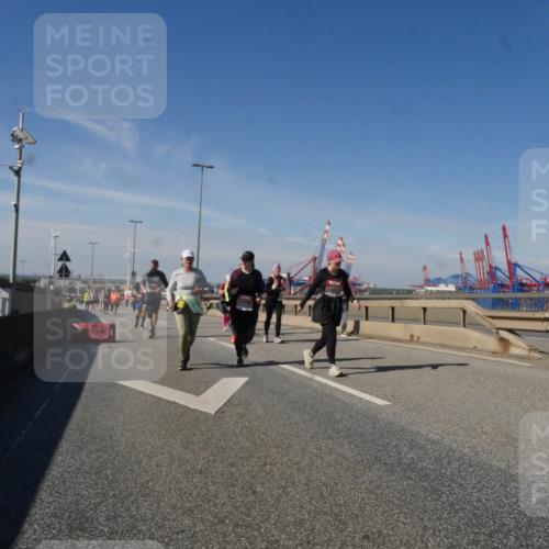 03.10.2025 - Köhlbrandbrückenlauf Matties Gatica Varas http://msf.ph/oto/9004672 03.10.2025 12:58:30 Position 2  meine-sportfotos.de