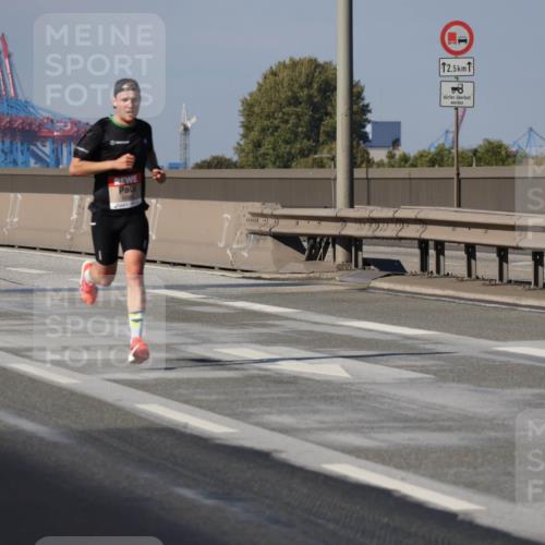 03.10.2025 - Köhlbrandbrückenlauf Julia Fischer http://msf.ph/oto/9004690 03.10.2025 12:32:50 Position 3 12, 5, 12, 5 meine-sportfotos.de