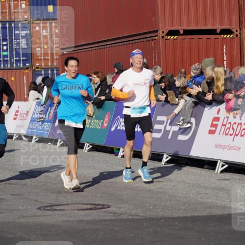 03.10.2025 - Köhlbrandbrückenlauf Michael Burmester http://msf.ph/oto/9004694 03.10.2025 10:07:22 Ziel 1148, 1410, 2696, 2761, 3300, 3425, 3426 meine-sportfotos.de
