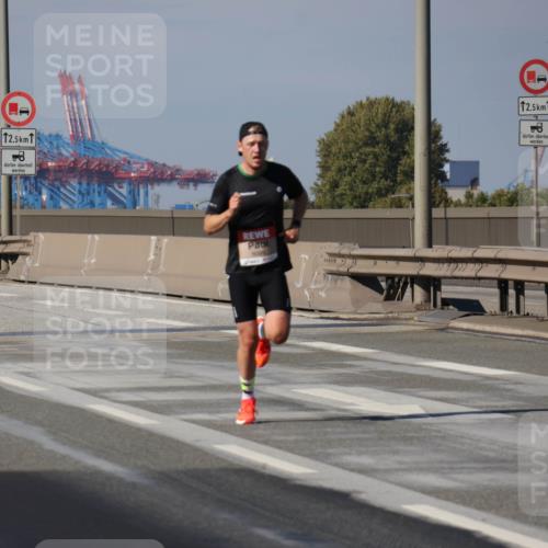03.10.2025 - Köhlbrandbrückenlauf Julia Fischer http://msf.ph/oto/9004698 03.10.2025 12:32:50 Position 3 12, 5, 58, 6099, 12, 5, 1, 58 meine-sportfotos.de