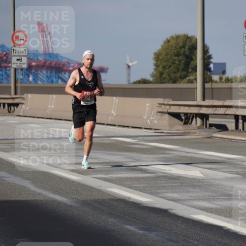 03.10.2025 - Köhlbrandbrückenlauf Julia Fischer http://msf.ph/oto/9004734 03.10.2025 12:35:11 Position 3 12, 5, 12, 5 meine-sportfotos.de