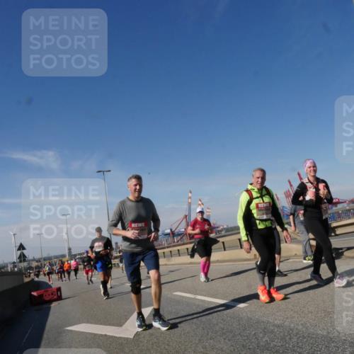 03.10.2025 - Köhlbrandbrückenlauf Matties Gatica Varas http://msf.ph/oto/9004737 03.10.2025 12:58:35 Position 2  meine-sportfotos.de