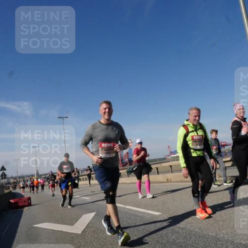 03.10.2025 - Köhlbrandbrückenlauf Matties Gatica Varas http://msf.ph/oto/9004744 03.10.2025 12:58:35 Position 2 5442 meine-sportfotos.de